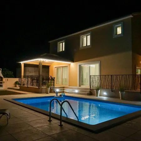 Dora By Interhome *